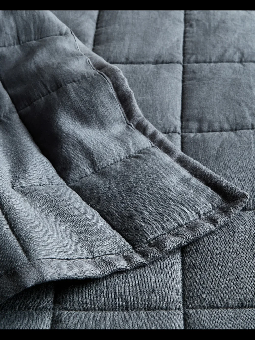 Quince cozy Quilted Weighted Comforter - Slate Blue